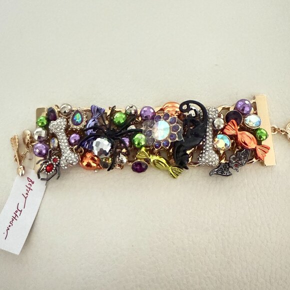 NWT BETSEY JOHNSON Halloween Charm Toggle Bracelet - Picture 6 of 6